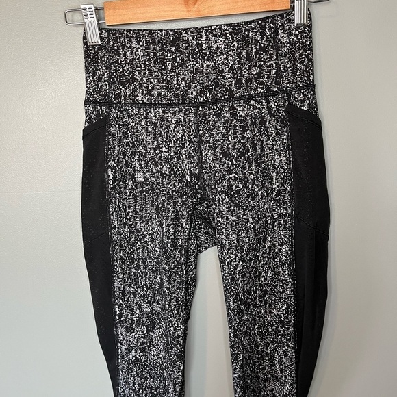 Lululemon Deep Breath Tight Iced Wave White Black - Picture 6 of 12